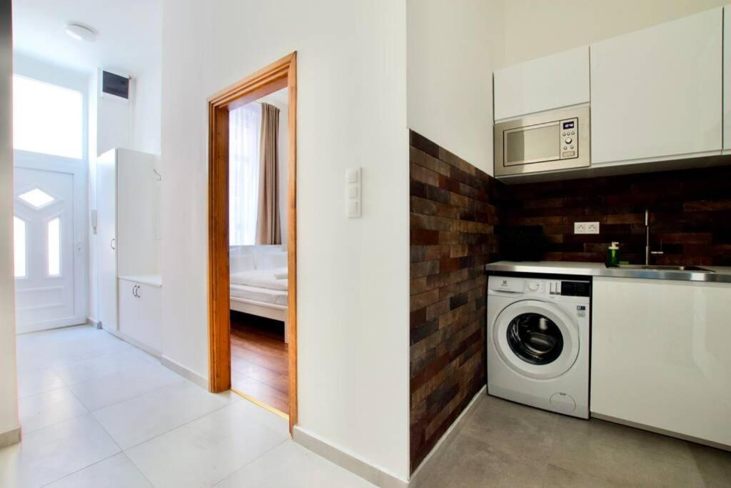 בודפשט Premium Apartment By Hi5 - Central 3 Bedroom מראה חיצוני תמונה