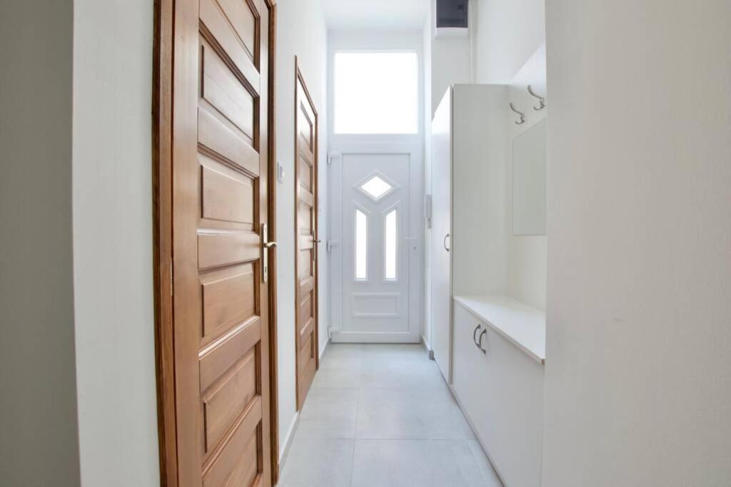 בודפשט Premium Apartment By Hi5 - Central 3 Bedroom מראה חיצוני תמונה