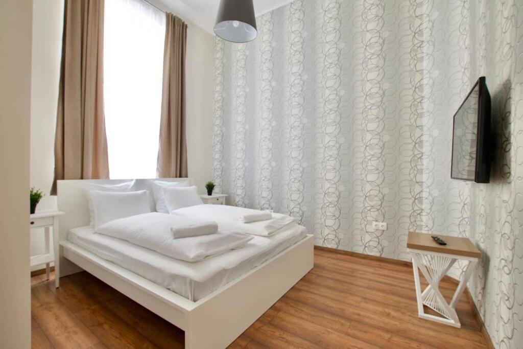 בודפשט Premium Apartment By Hi5 - Central 3 Bedroom מראה חיצוני תמונה