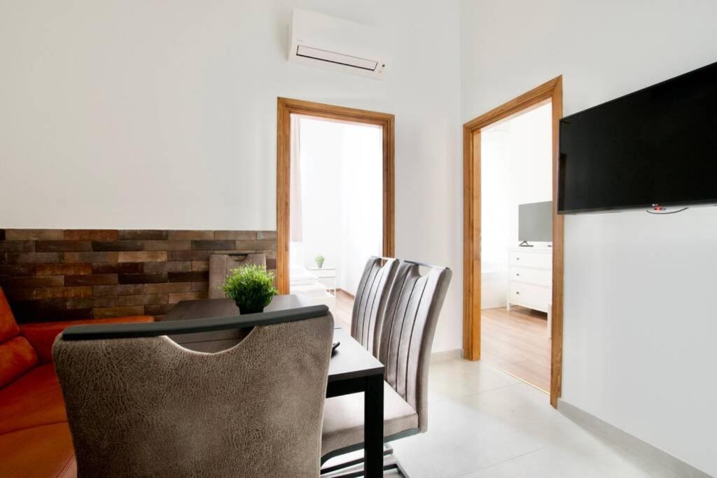 בודפשט Premium Apartment By Hi5 - Central 3 Bedroom מראה חיצוני תמונה