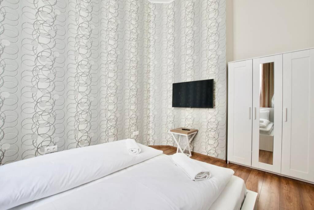 בודפשט Premium Apartment By Hi5 - Central 3 Bedroom מראה חיצוני תמונה