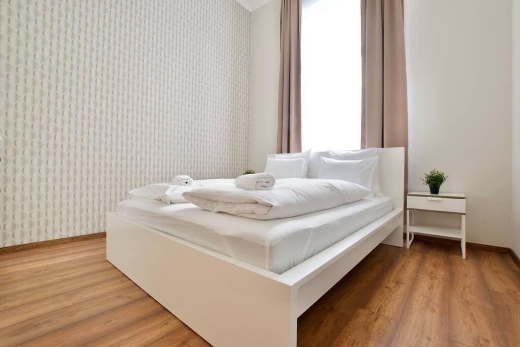 בודפשט Premium Apartment By Hi5 - Central 3 Bedroom מראה חיצוני תמונה