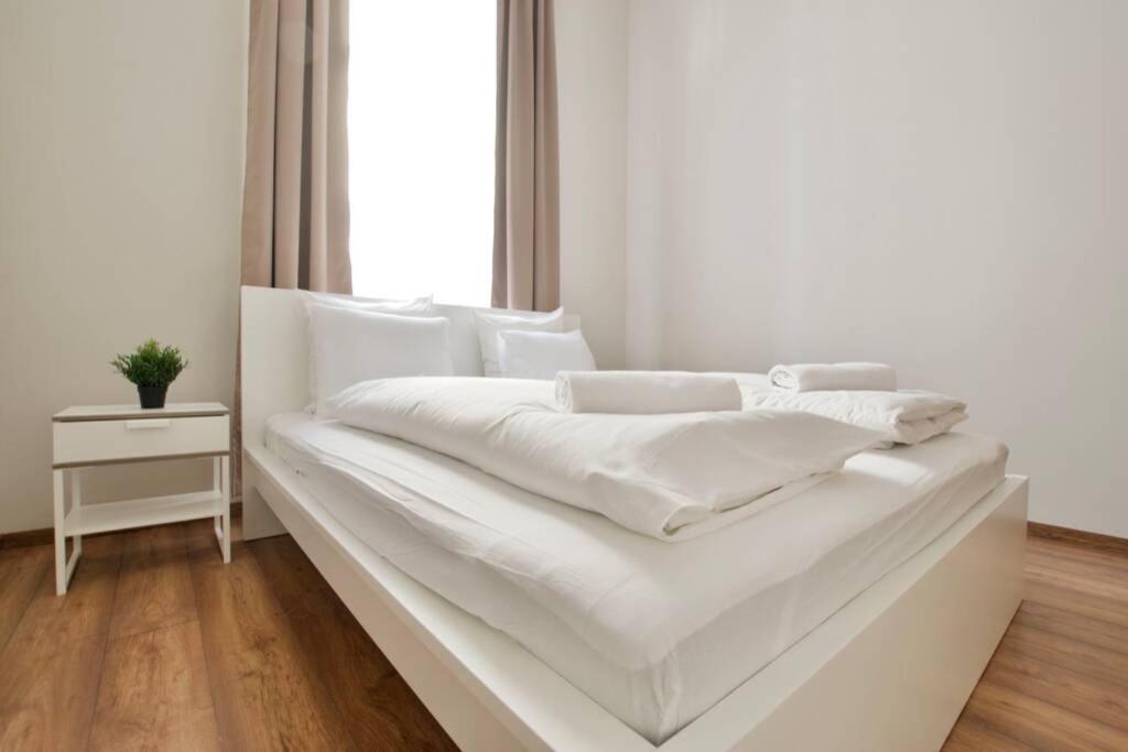 בודפשט Premium Apartment By Hi5 - Central 3 Bedroom מראה חיצוני תמונה