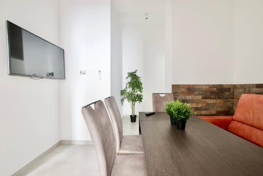בודפשט Premium Apartment By Hi5 - Central 3 Bedroom מראה חיצוני תמונה
